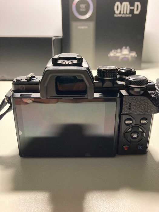 Câmara Fotográfica - Olympus OM-D E-M10 Mark II + Panasonic Lumix 25mm