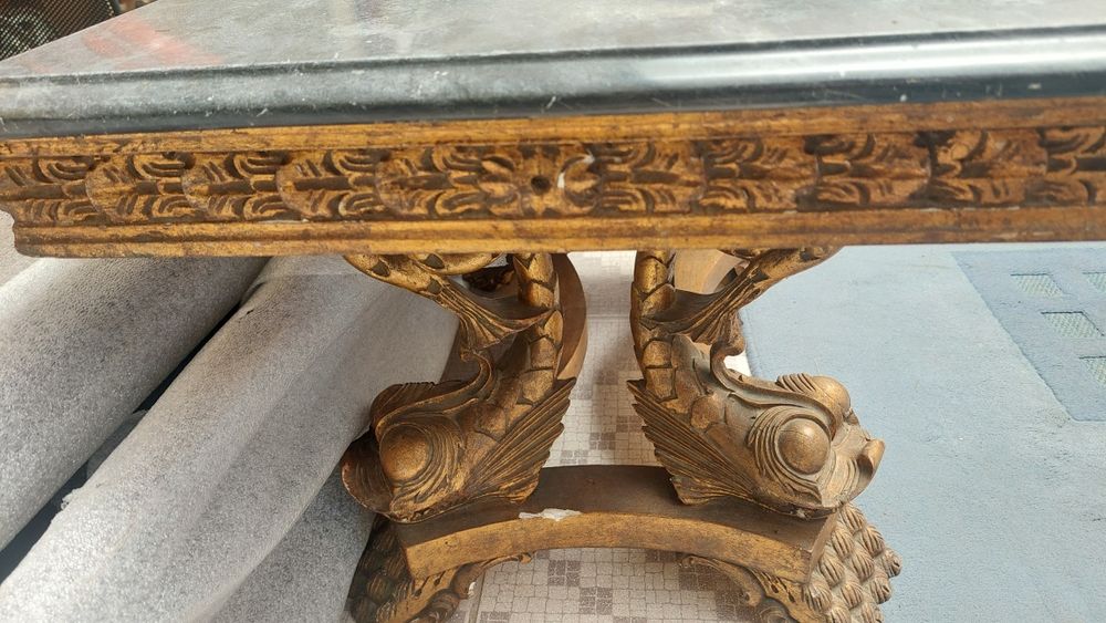 Mesa de apoio muito antiga