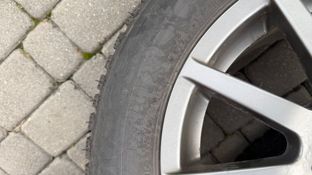 Felgi aluminiowe 16" 5x110 z oponami zimowymi Bridgestone 215/60/16
