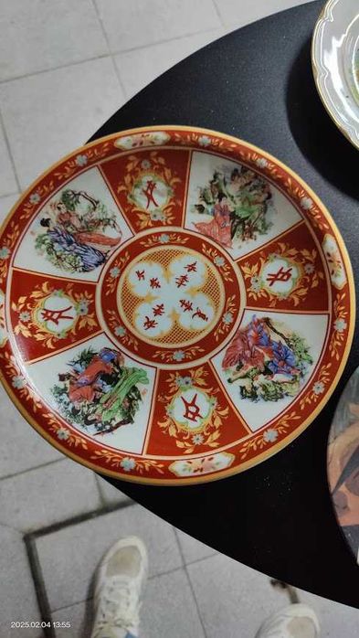 Pratos decorativos antigos