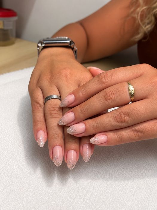 Manicure e pedicure e unhas de gel