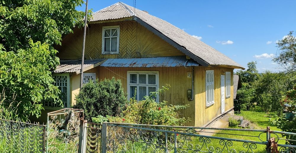 Продається старий дерев'яний будинок в с.Новиця Калуського району