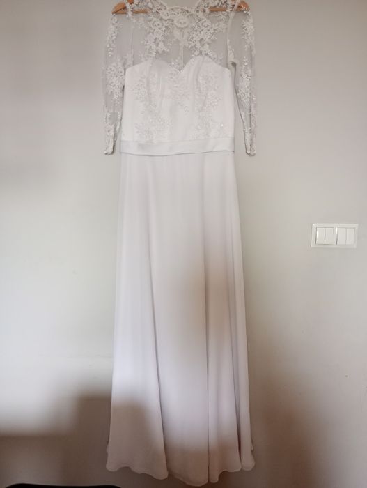 Piękna biała suknia ślubna