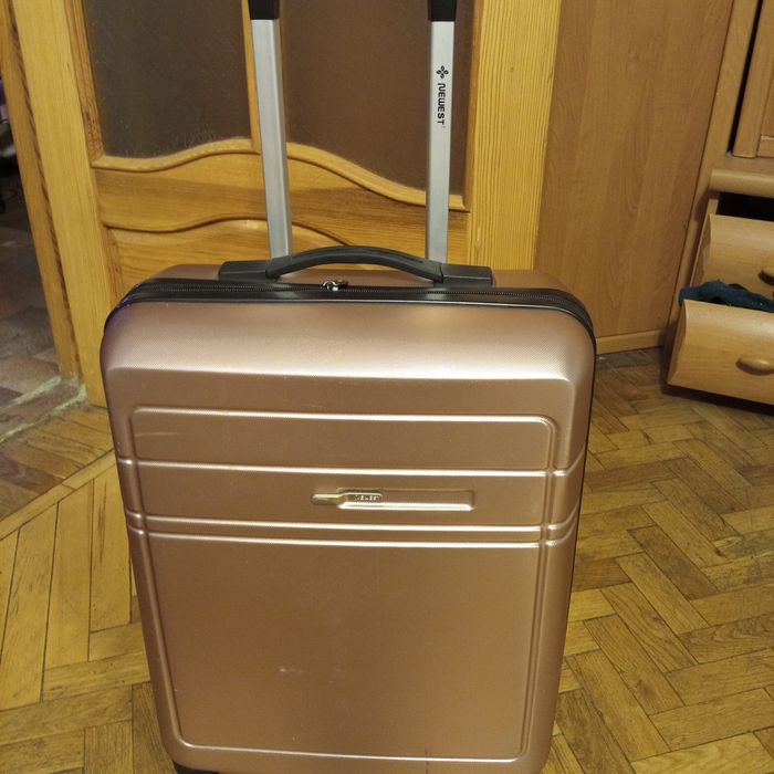 Продам дор чемодан 52см бу в хорошем рабочем состоянии