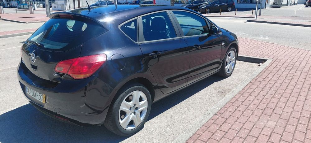 Opel Astra J Hatchback 1.7 CDTI (125 cv)