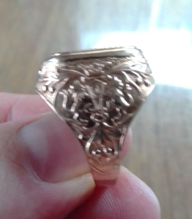 Перстень. Кольцо. Печатка из золота: 585 пробы.