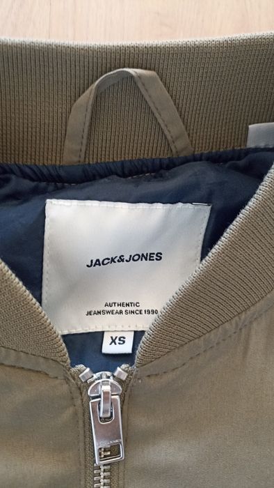 Nowa cienka kurtka bomberka Jack and Jones rozmiar XS