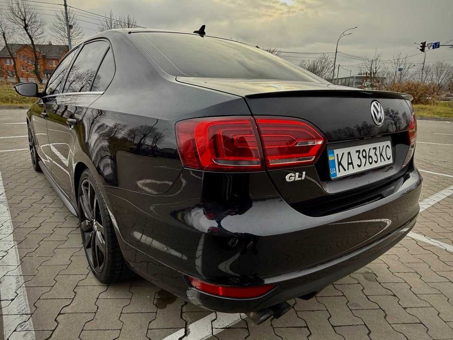 Volkswagen Jetta GLI 2.0 (220 к.с.) 2013