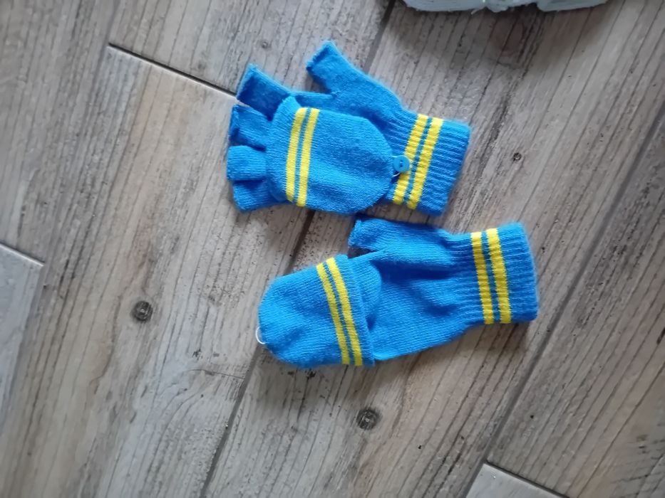 Rękawiczki dwa w jednym z klapka zakryte i odkryte palce