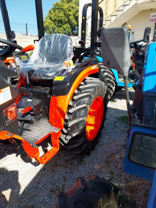 Tratores Hinomoto Novos equivalente 30CV  4CL