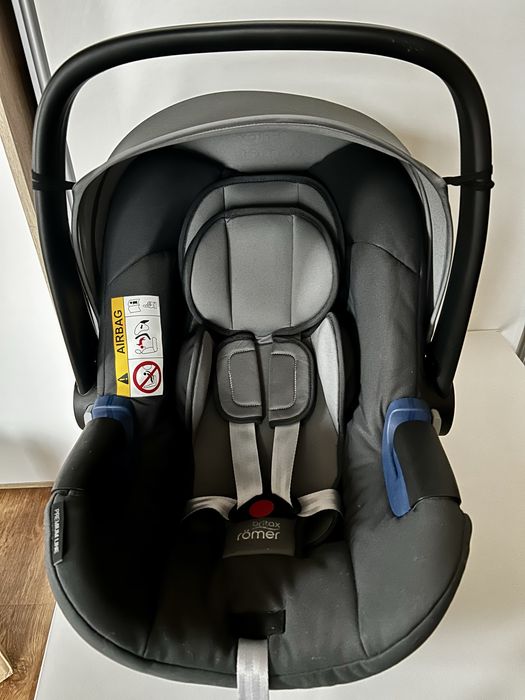 Fotelik z bazą britax romer
