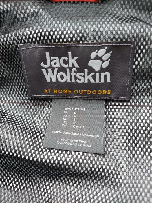 Вітровка фірми Jack Wolfskin Jasper Texapore оригінал 

Розмір по бірц