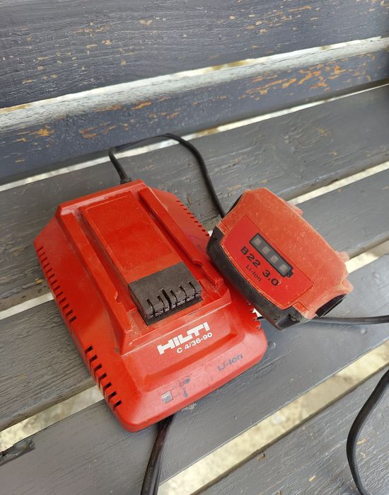 Hilti зарядне та акумулятор