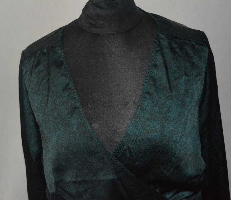 Satynowa bluzka z baskinką New Look curves 50