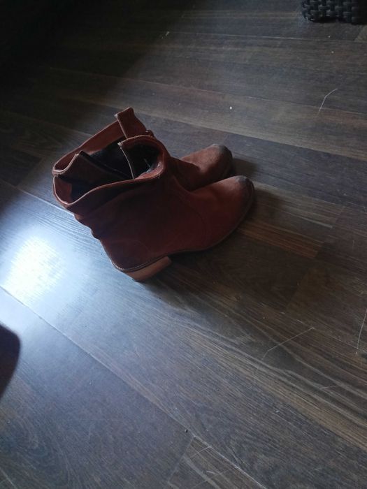 Sprzedam nowe buty skórzane