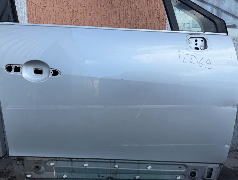 Двері передні праві Renault Scenic 3 TED69