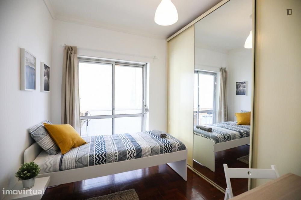 Quarto - localizado em Benfica Lisbon