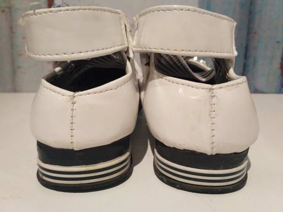 Białe półbuty dziewczęce rozmiar 33