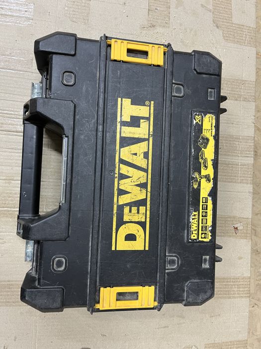 Шуруповерт Dewalt DCD777
