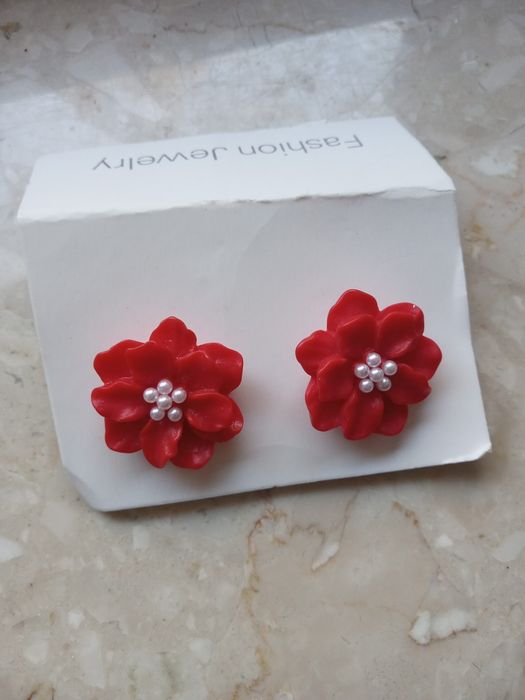 Kolczyki kwiatki czerwone wkrętki