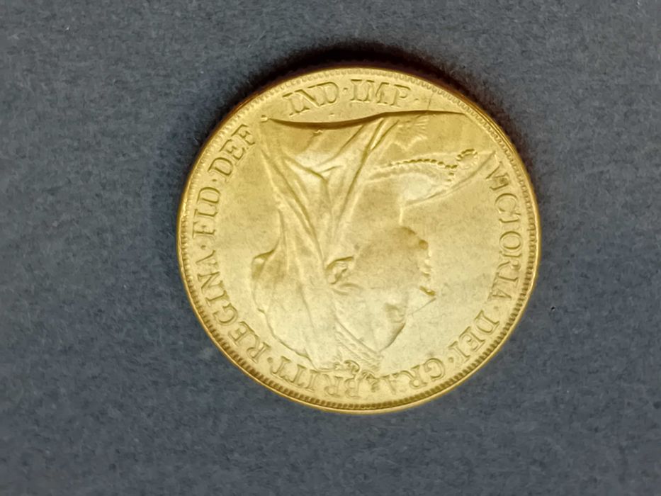 Libra Rainha Vitória 1893 8grs. prata banhada a ouro nova não circulad