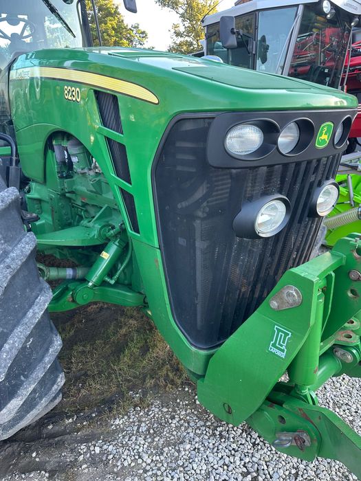 John Deere 8230   w bardzo dobrym stanie  gotowy do pracy