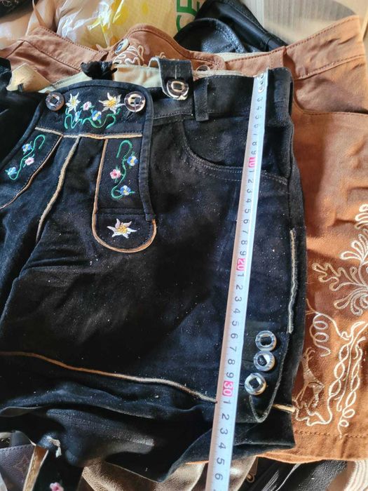 Lederhosen. Традиционные баварские шорты Октоберфест. Ледерхозе.