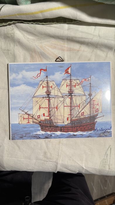 Azulejo com imagem de caravela