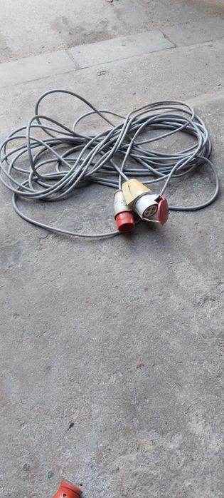 Kabel siłowy na 4 wejścia.  17 metrów kabla