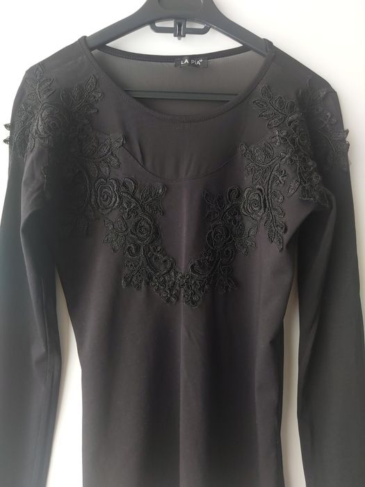 Bluzka z aplikacją kwiatową roz.36/38.