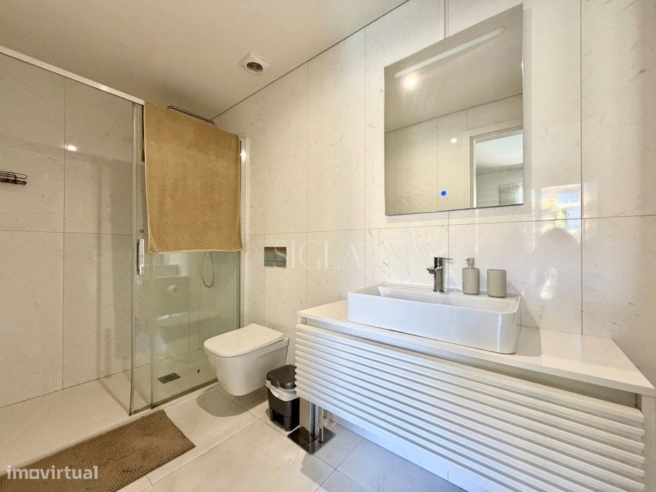 Apartamento T2, com vistas mar, a 50 metros da praia