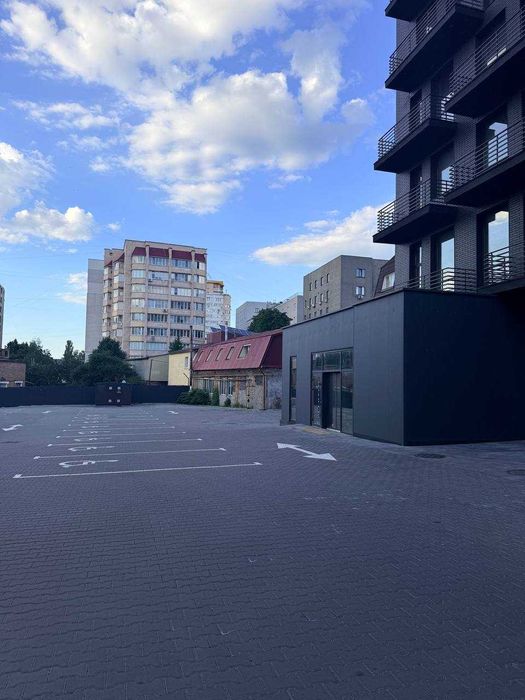 1160 м.кв. Центр. Відкрита площа. Рампа. Парковка