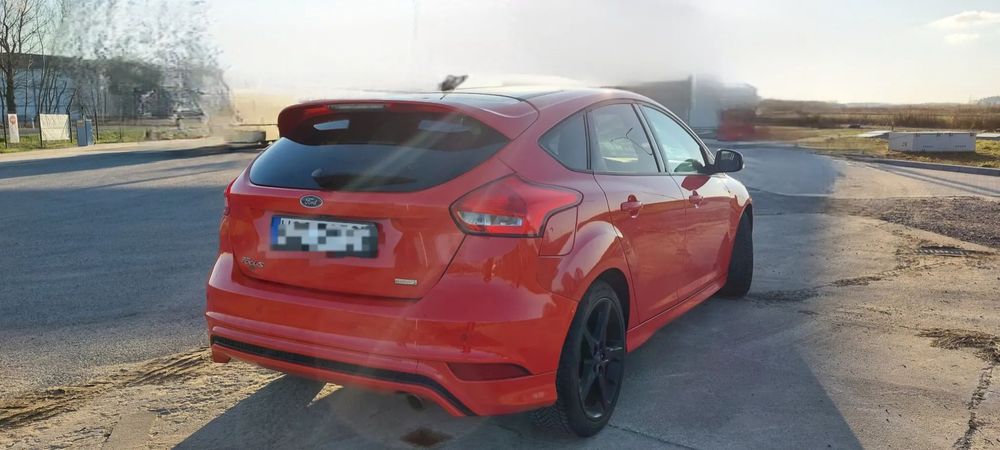 Ford Focus Fokus pakiet ST red/ Winter edition