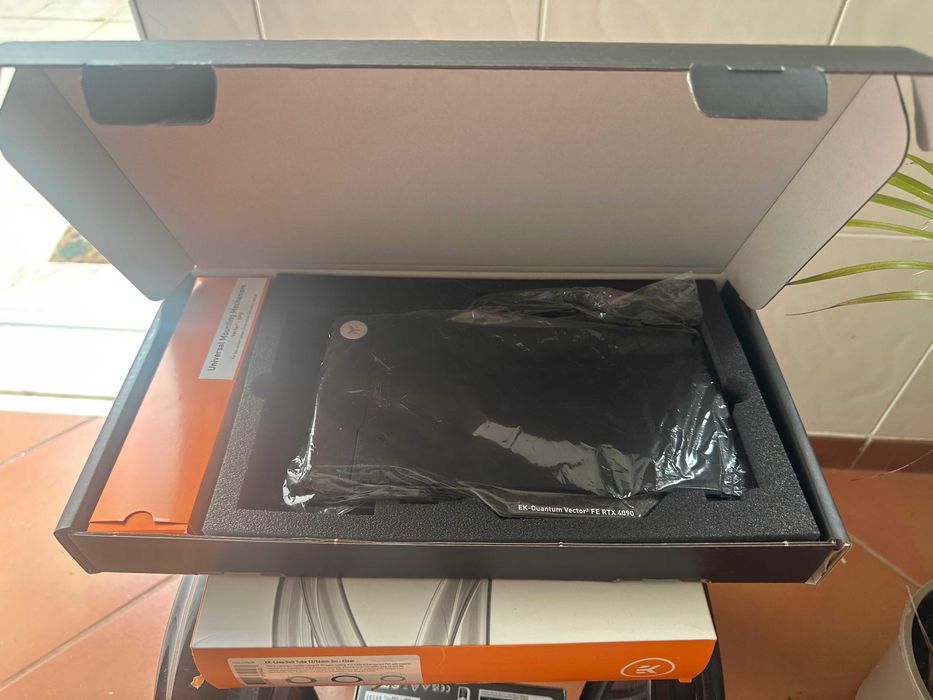 EK-Quantum Vector FE RTX 4090 D-RGB Nickel/Plexi + Vertical GPU Holder