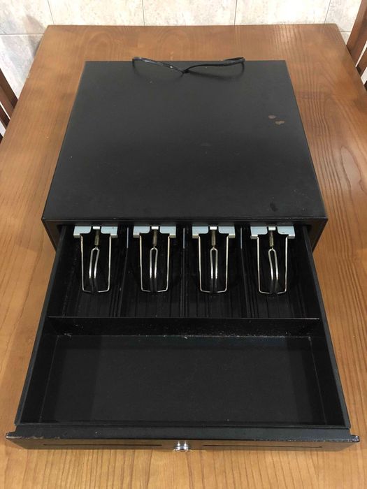 Equipamentos POS, impressoras e gaveta