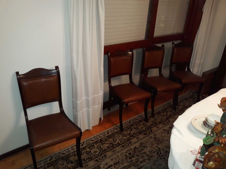 Sala de Jantar - Móvel + Aparador + 8 cadeiras + mesa extensível