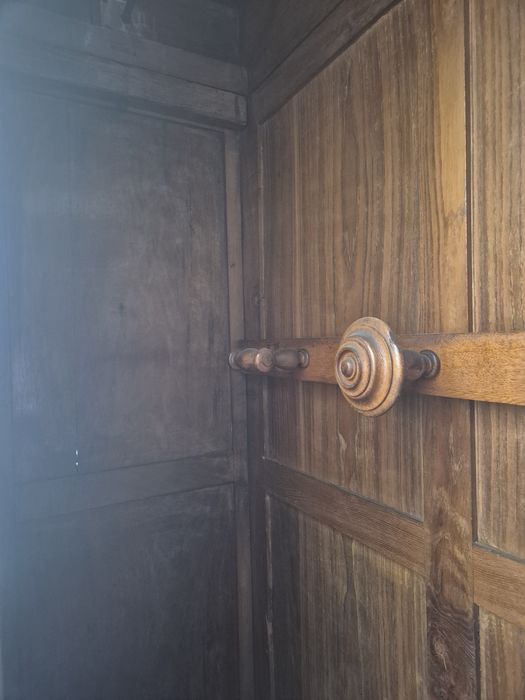 Roupeiro antigo estilo romântico