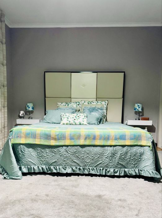 Cama de Casal Estofada + Colchão + Estrado – Como Nova