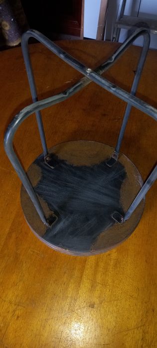 Porta vasos em metal