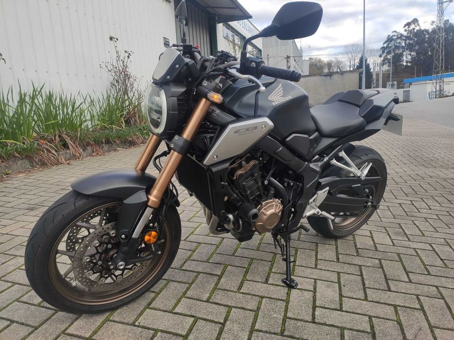 Honda cb650r 6000km 1300€ de extras