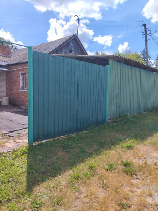 Продам будинок в селі Верхня Сироватка центр готові до є відновлення, торг на місці