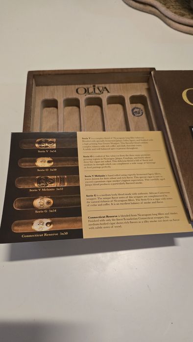 Lote 2 Caixas de Charutos Madeira Vazias - Oliva Cigars Sampler + Casa Turrent 1880 Vidro