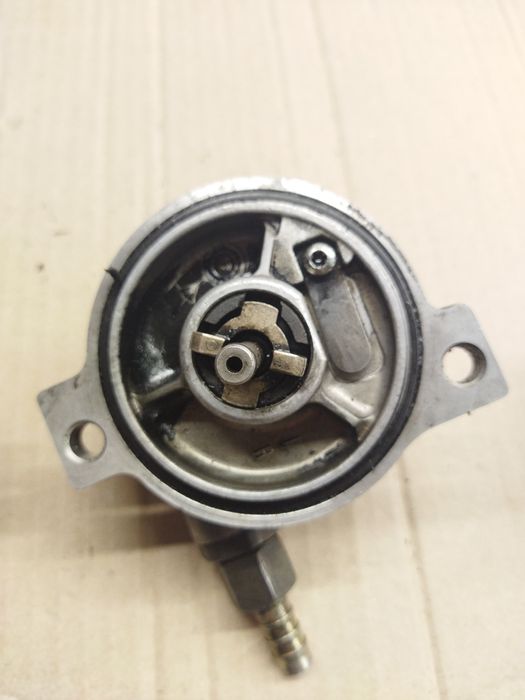 Вакуумный насос Astra F 1.7 Vectra A 1.7 90466264 Вектра А 1.7 Астра Ф