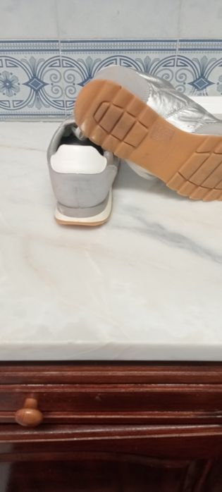 Tênis número 40 da marca Parfois.