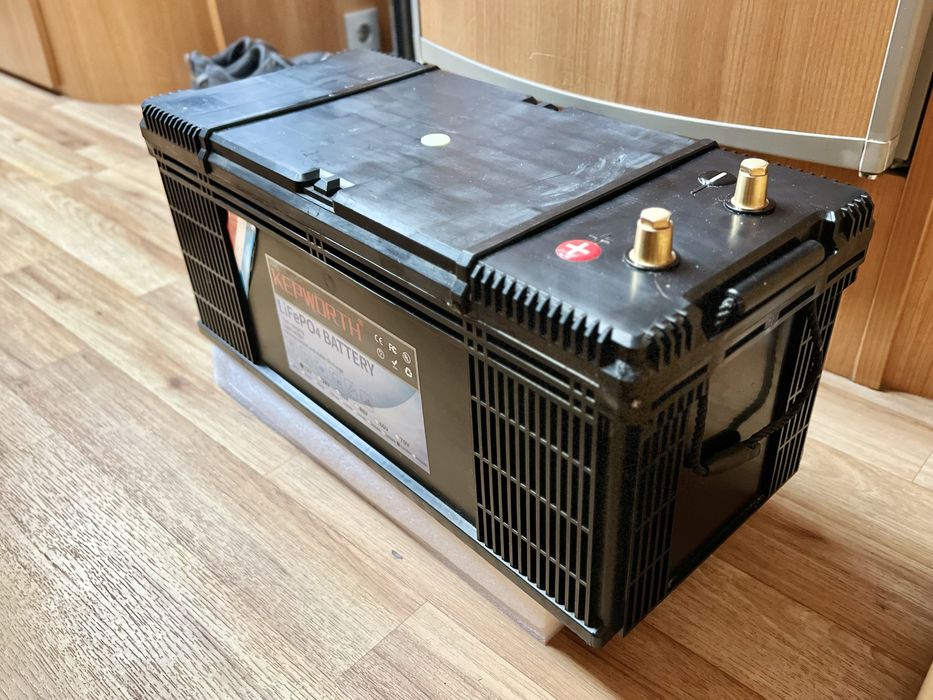 LiFePO4 bateria KEEPWORTH 320Ah 12V Usada