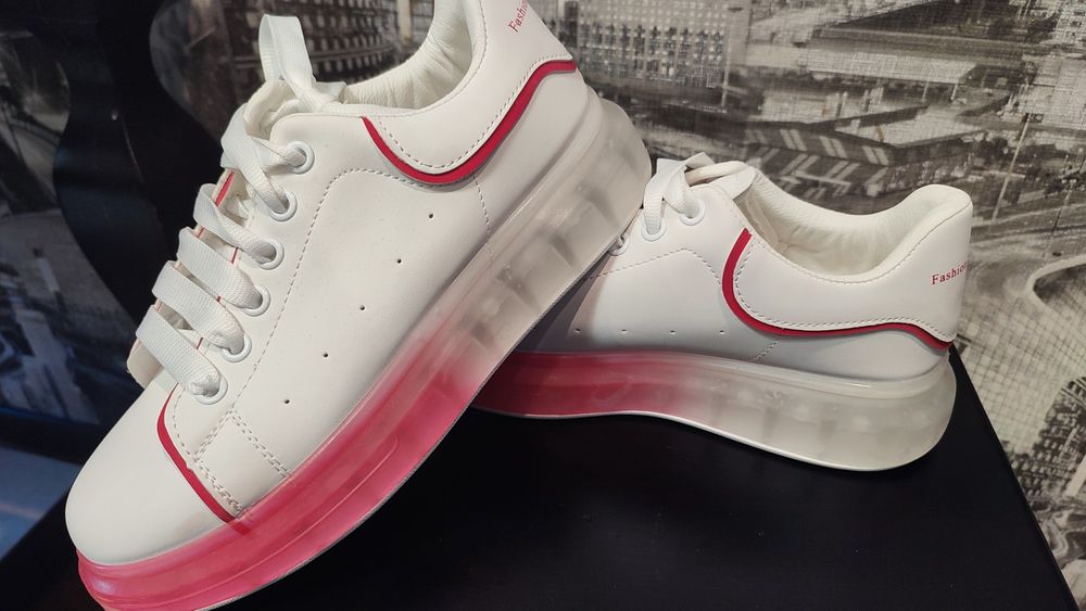 Сліпони жіночі нові