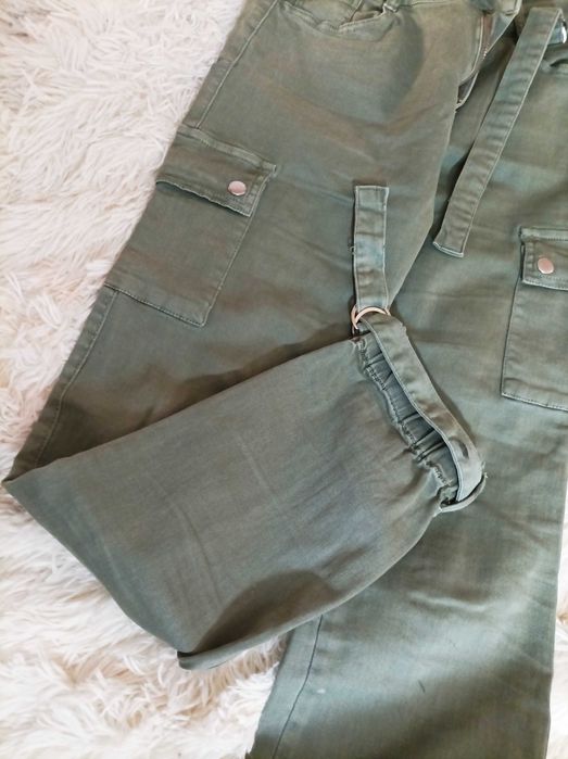 Spodnie , rozm M, butelkowa zieleń