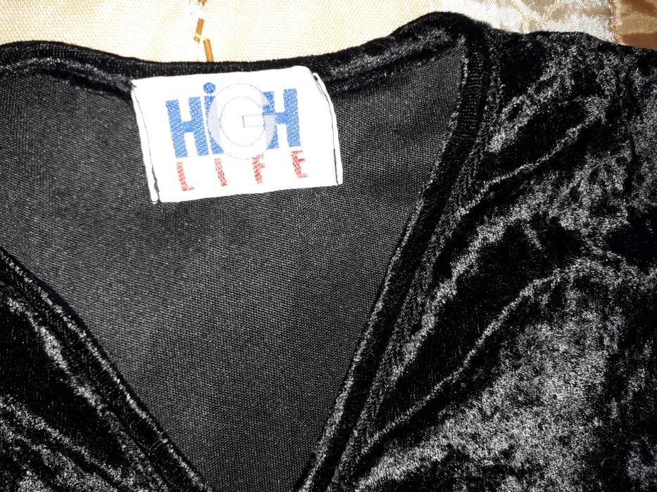 Vestido comprido preto em veludo