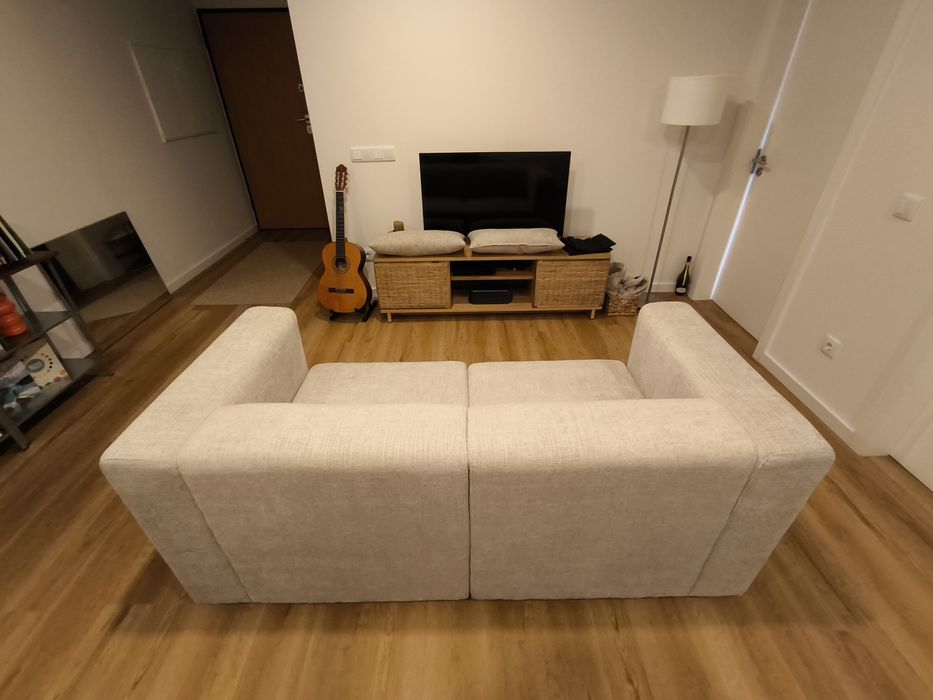 Sofá bege feito à medida 180x80