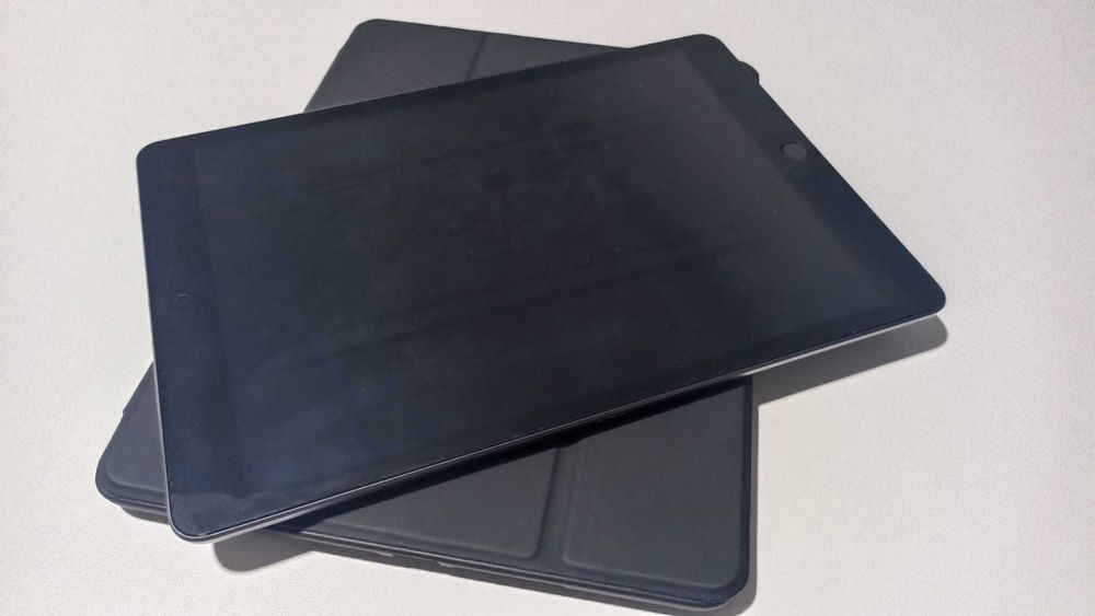 iPad (2021) 9th Generation, 64GB with Case and Apple Pencil64332097177731124